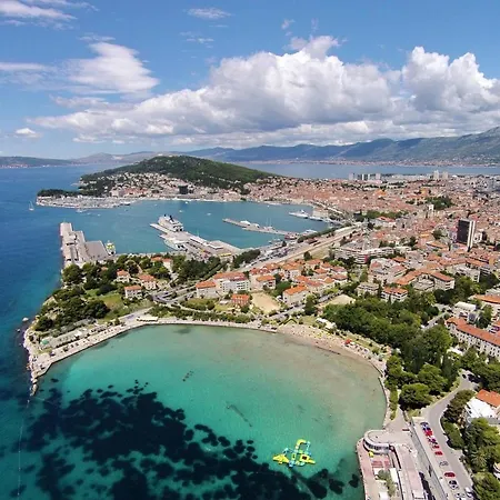 Гостевой дом Rooms By The Sea Split - 6973 Сплит